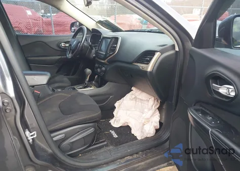 2015 Jeep Cherokee Latitude z USA, uszkodzony, nr VIN 1C4PJMCS0FW605819